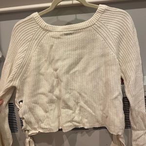 Moon&Madison white cropped sweater. Size kids XL